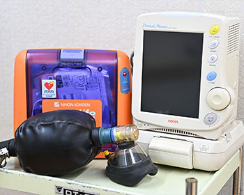 心電図・血圧・酸素飽和度モニタの写真